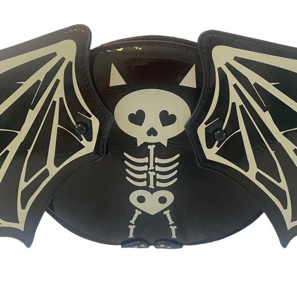 Betsey Johnson XO Wings Black Patent Leather Glow-In-The-Dark Bat Crossover. - Picture 1 of 9